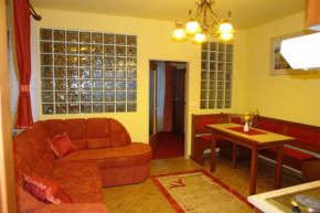  HoldLux Apartmanok  Шарвар